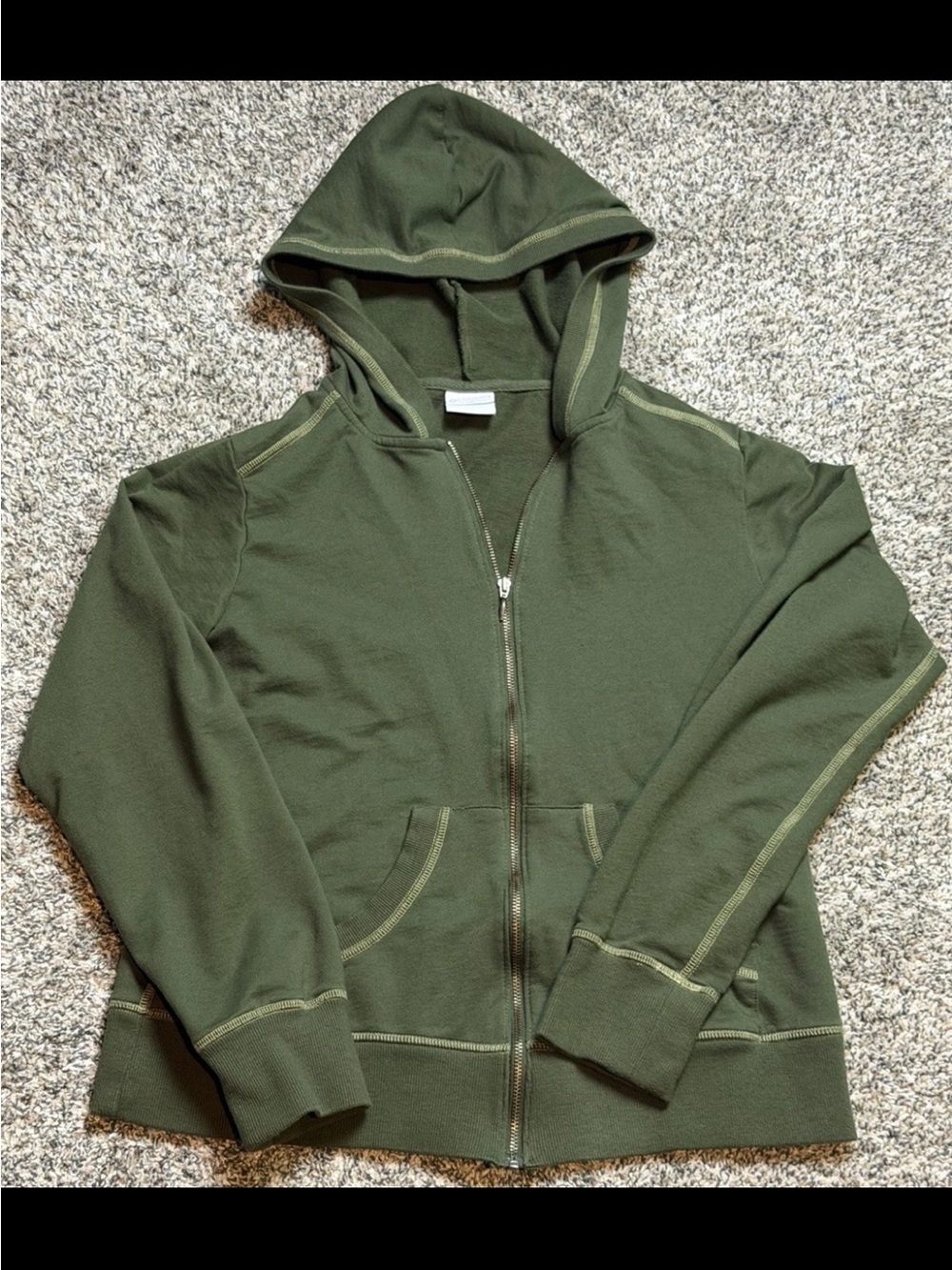Columbia women’s Olive Green Hooded Zip-Up Windbreaker